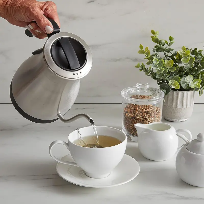 Featured image of an electric kettle pouring tea (electric kettles)